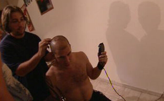 70 פילים לומדים לרשום סיימון בשיער