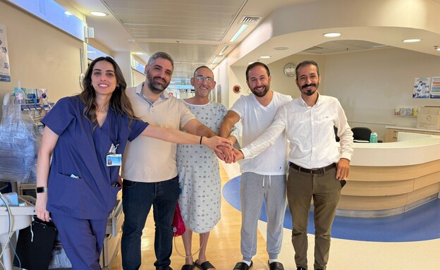 מוישי שיליץ וצוות הדסה עין כרם (צילום: הדסה)