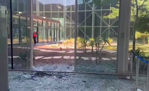 ההרס באולם הנוסעים בנמל התעופה רמון (צילום: שימוש לפי סעיף 27א' לחוק זכויות יוצרים)