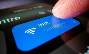 התחברות ל-Wi-Fi, אילוסטרציה (צילום: ymgerman, shutterstock)