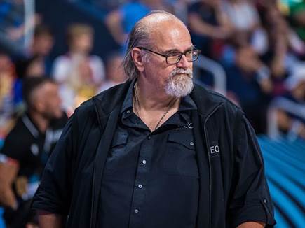 והוא בשלו. דז`יקיץ` (FIBA)