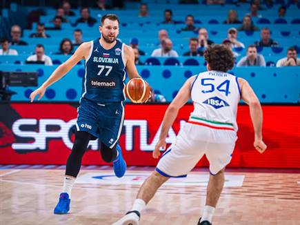 סלובניה ואיטליה נפגשו לדו קרב בריגה (FIBA)