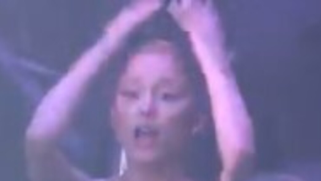 הכוכב הופיע - אריאנה גרנדה גנבה את ההצגה בקהל