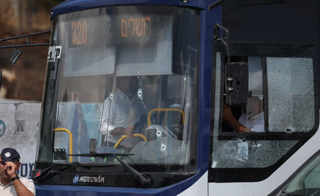 האוטובוס מהפיגוע בצומת רמות (צילום: Reuters)