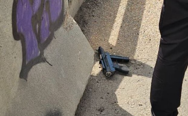 הנשק של המחבלים בצומת רמות (צילום: שימוש לפי סעיף 27א' לחוק זכויות יוצרים)