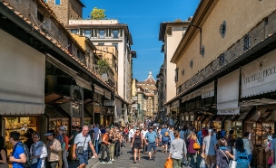 פירנצה אנשים ותיירים ברחוב (צילום: Summit Art Creations, shutterstock)