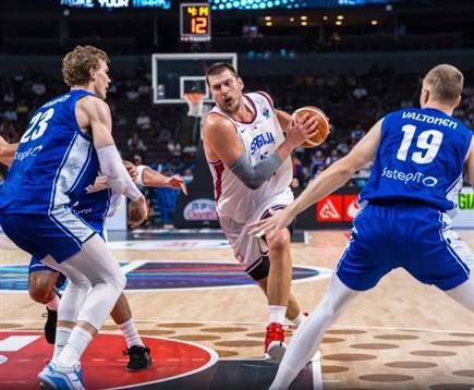 יוקיץ`, עדיין ללא תואר בנבחרת (FIBA) (צילום: ספורט 5)