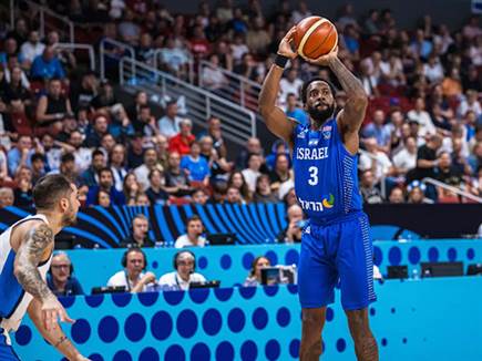 “לכל אחד יש את הדעה שלו“ (FIBA) (צילום: ספורט 5)