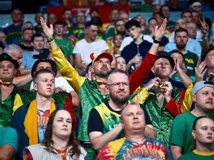 הקהל הליטאי סידר אווירת כדורסל משובחת בריגה (FIBA)