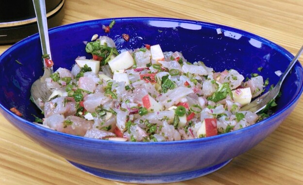 טרטר דג עם נקטרינה טרטר דג עם נקטרינה