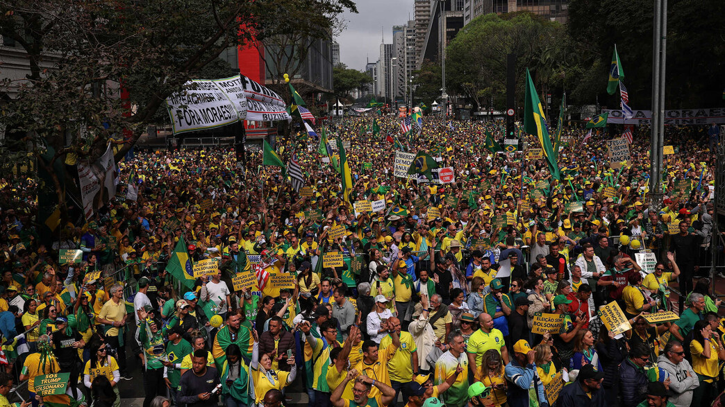 הפגנות ענק בברזיל בתמיכה בנשיא לשעבר בולסונארו הפגנות ענק בברזיל בתמיכה בנשיא לשעבר בולסונארו