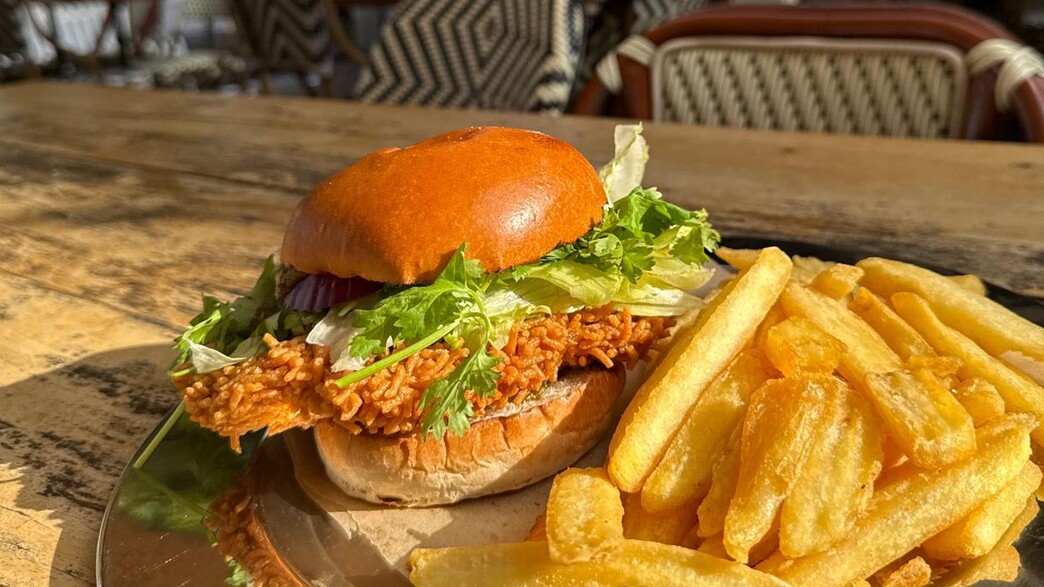 יש קריספי צ'יקן חדש בארץ והוא של תומר טל