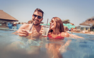 זוג בבית מלון - אילוסטרציה (צילום: 123rf)