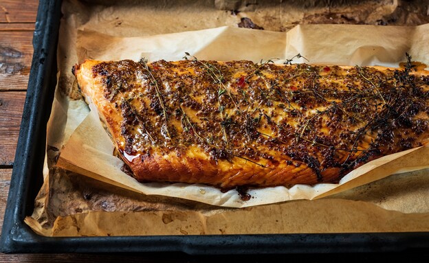 סלמון צלוי בתנור (צילום: נמרוד סונדרס, mako אוכל)