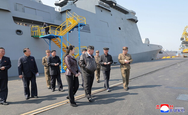 קים ג'ונג און ובתו קים ג'ו אה