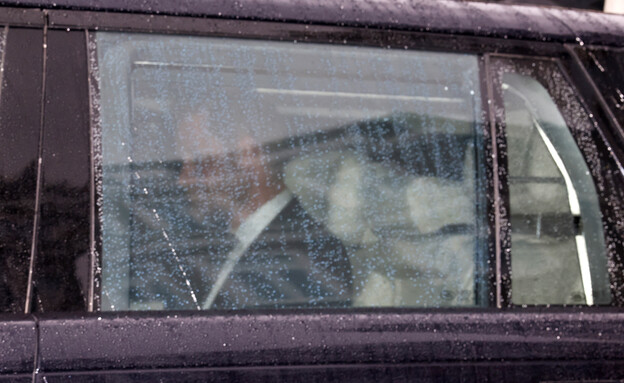 הנסיך הארי מגיע למפגש עם צ'ארלס בבית קלרנס הנסיך הארי מגיע למפגש עם צ'ארלס בבית קלרנס