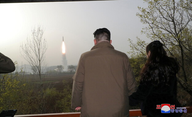 קים ג'ונג און ובתו קים ג'ו אה