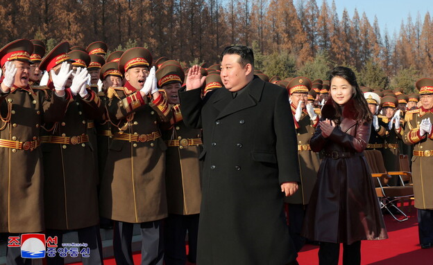 קים ג'ונג און ובתו קים ג'ו אה