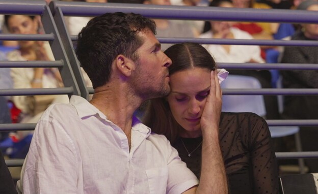 שגיא ואביטל דקל חן בזמן ההופעה של עידן רייכל