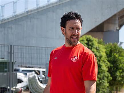 הרבה, הרבה מעל כולם. מיציץ` (הפועל ת“א) (צילום: ספורט 5)