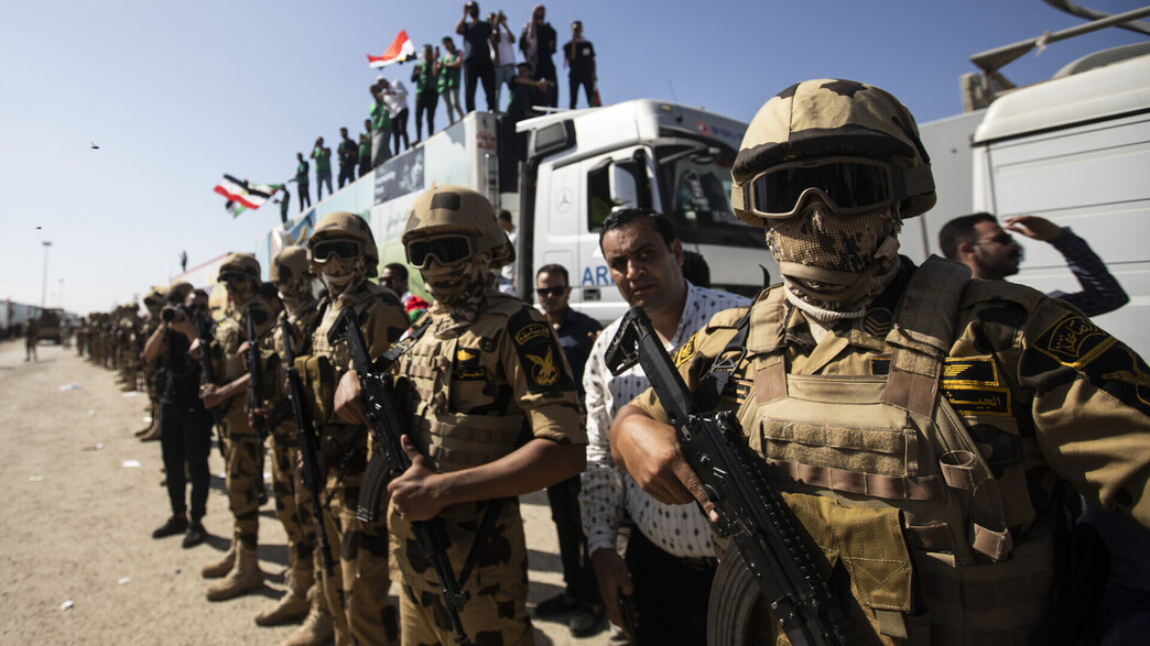 חיילי צבא מצריים במעבר רפיח, אוקטובר 23