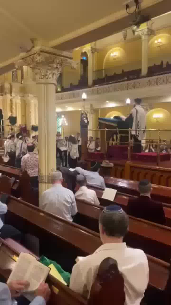 אוסטרליה: בבית הכנסת הגדול בסידני החלו הערב באמירת הסליחות הראשונות, שפותחת את חגי תשרי מסביב לעולם