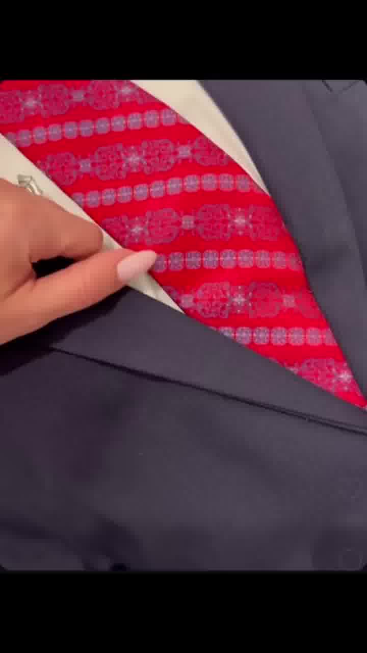 אריקה קירק פרסמה סרטון נפרדת מבעלה בפעם האחרונה מעל ארונו הפתוח