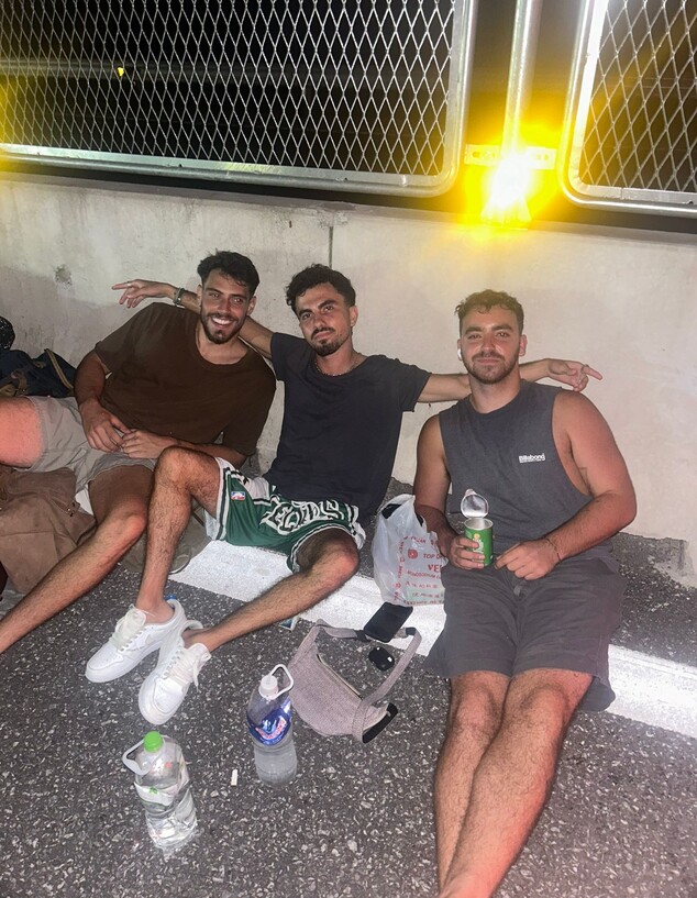 דניאל והחברים בטיול דניאל והחברים בטיול