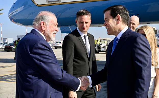 מרקו רוביו, מייק האקבי