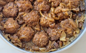 קציצות חגיגיות ברוטב ערמונים (צילום: יעל קצב)