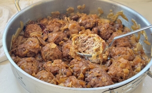 קציצות חגיגיות ברוטב ערמונים (צילום: יעל קצב)