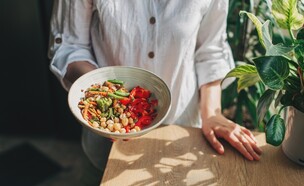 צלחת אוכל (צילום: shutterstock_ovchinnikova_ksenya)