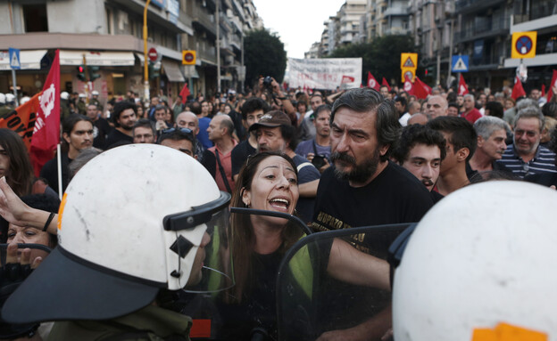 מחאות ביוון על רקע פשיטת הרגל במדינה