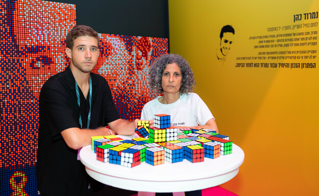 אירוע מיקרוסופט, 15.9 - ויקי כהן לצד המיצג של בנה אירוע מיקרוסופט, 15.9 - ויקי כהן לצד המיצג של בנה