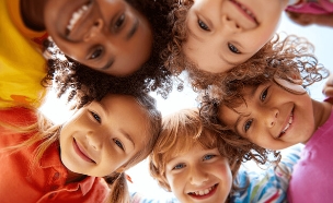 ילדים בחופשה מבית הספר והגנים (AI: mako)