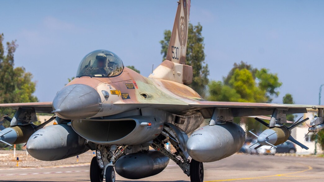 מטוס שהפציץ בנמל חודידה