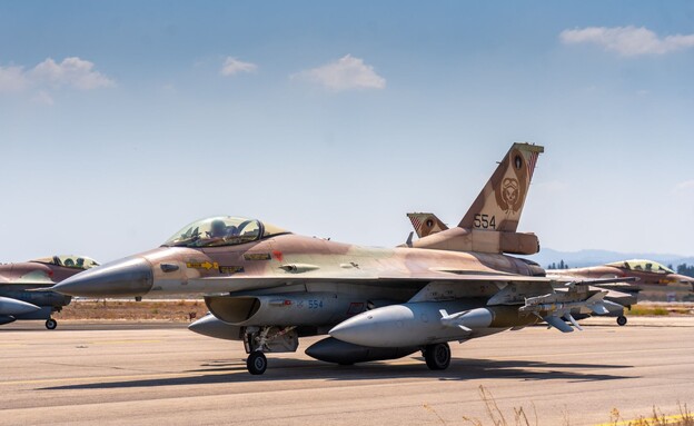 מטוסי קרב בדרכם לתקיפה בתימן מטוסי קרב בדרכם לתקיפה בתימן