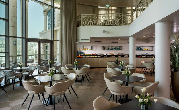 חדר האוכל של מלון מלכת שבא חדר האוכל של מלון מלכת שבא