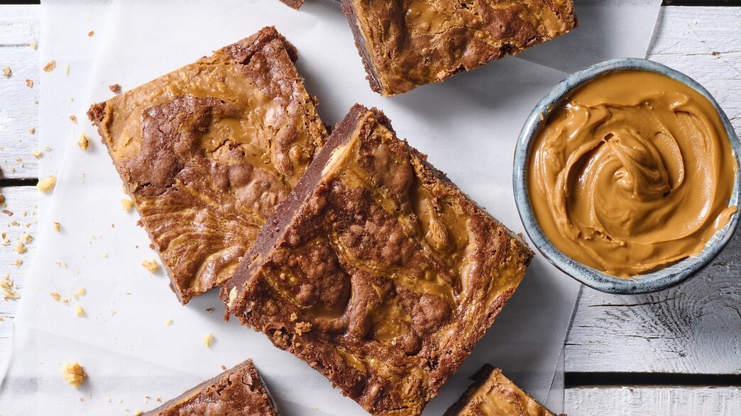 בראוניז פרווה עם ממרח לוטוס בראוניז פרווה עם ממרח לוטוס