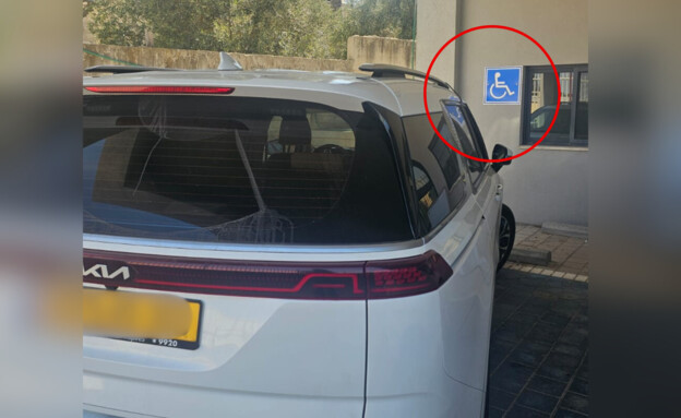 רכבו של השר קיש בחניית נכים (צילום: יוסי מזרחי)