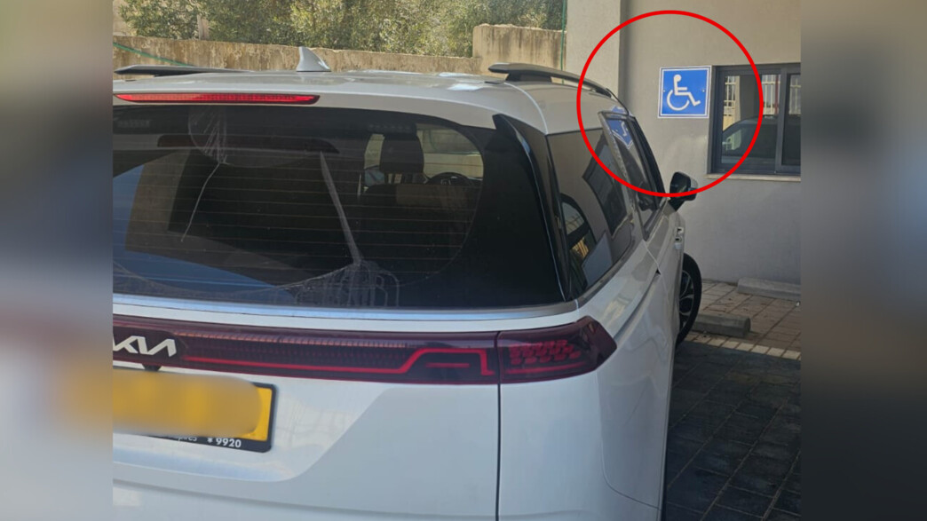 רכבו של השר קיש בחניית נכים רכבו של השר קיש בחניית נכים