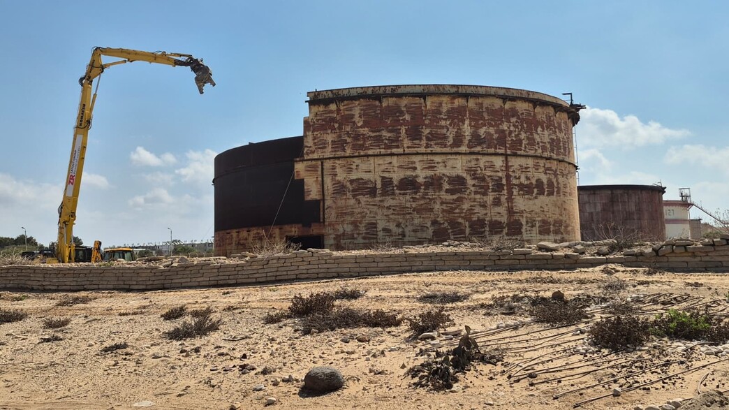 מיכלי נפט ישנים בחוות תש"א בקריית חיים 