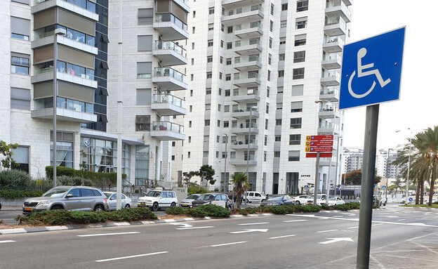 חנית נכים בחולון (צילום: Roman Yanushevsky, shutterstock)