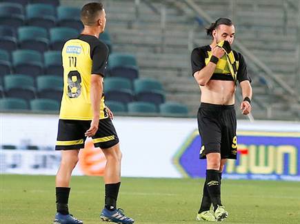 יאנקוביץ` ועידן ורד מאוכזבים (אלן שיבר) (צילום: ספורט 5)