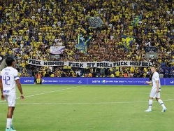 "אין מקום לשלטים כאלה" (אלן שיבר) (צילום: ספורט 5)