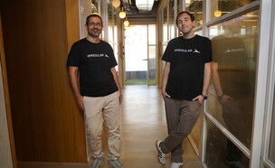 דן להב ועומר נבו - Irregular  (צילום: בן חכים)