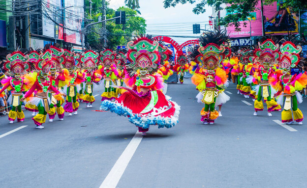 פסטיבל צבעוני בפיליפינים פסטיבל צבעוני בפיליפינים