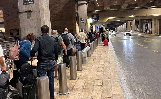 תור למוניות נתב"ג (צילום: פרטי)