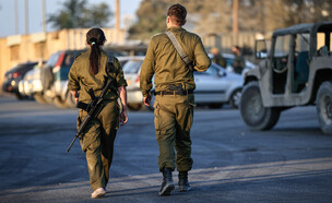 חיילי מילואים בדרום לפני הכניסה לעזה (צילום: צפריר אביוב, פלאש 90)