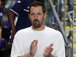 מיני מהפכה. פרץ (אלן שיבר) (צילום: ספורט 5)